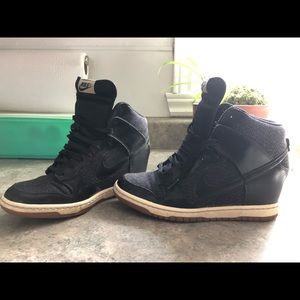 Nike women 644877-003 heel sneaker